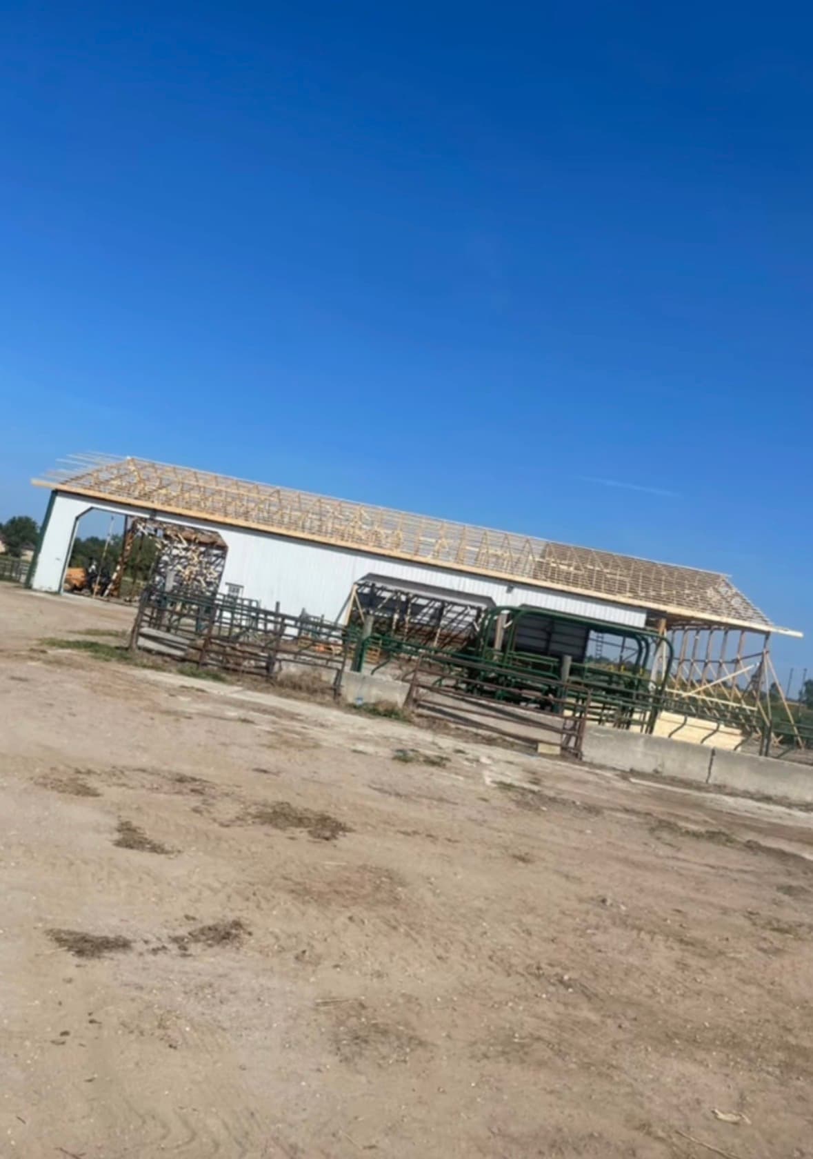 Pole-barn build with fresh trusses